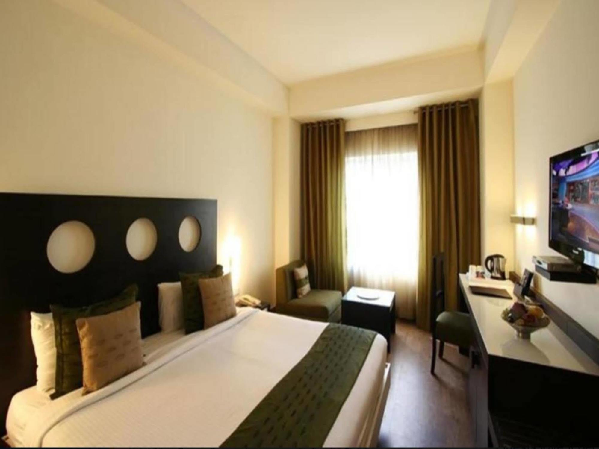 Silver Ferns A Boutique Hotel New Delhi Exterior photo